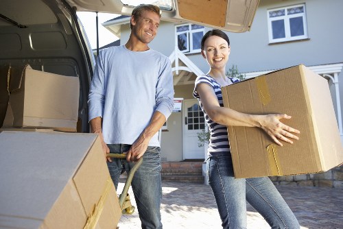 Payment obligations and late fee terms for storage customers